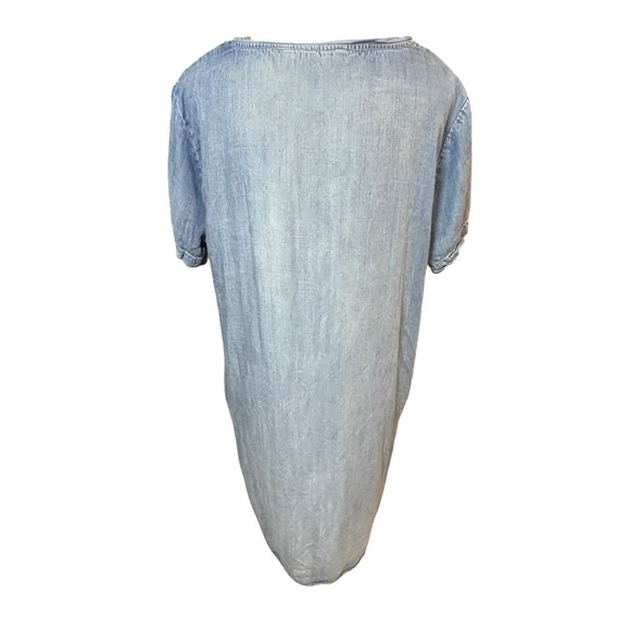 Velvet Heart Light Blue V-Neck Tee - Picture 3 of 8